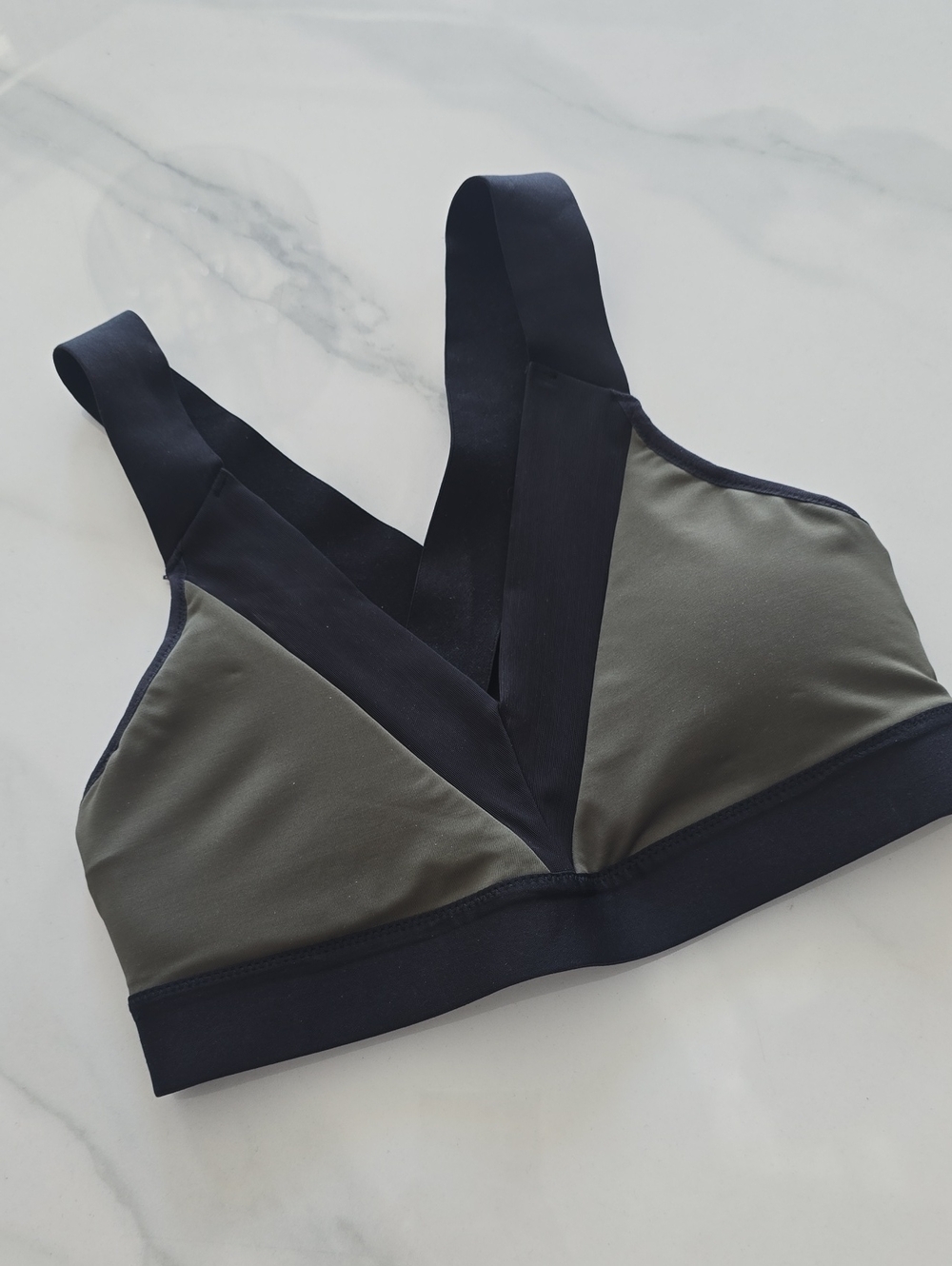 H&M V-Neck Padded Sports Bra - Medium support